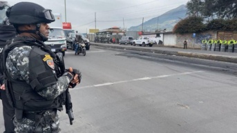 Presencia policial y militar en Peguche, Otavalo, este 23 de octubre. (Captura)