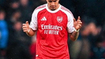 Piero Hincapié jugó su primer partido en la Premier League con el Arsenal. (Redes sociales)