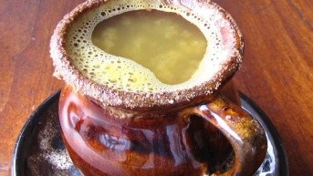 Imágen referencial del canelazo desde la página Tasteatlas. (Tasteatlas.)