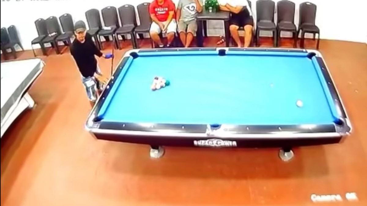 Una cámara de videovigilancia registró el ataque. (Captura de video)