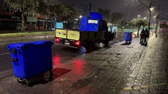 Instalación de nuevos contenedores de basura en Quito. (Emaseo)