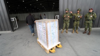 Traslado de papeletas electorales de las circunscripciones del exterior. (Flickr CNE)