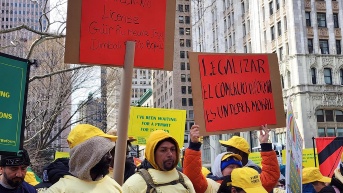 Fotografía de archivo de un grupo de vendedores ambulantes durante una protesta en Nueva York. (EFE)