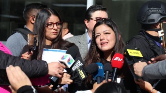 Amanda y Tamia Villavicencio acudieron a la audiencia de formulación de cargos en el caso Villavicencio en el Complejo Judicial. (Foto: API)
