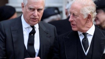 Carlos III y Andrés Mountbatten-Windsor. (RRSS)