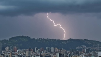 Tormentas eléctricas continuarán en la Sierra y la Amazonía del Ecuador (Web)