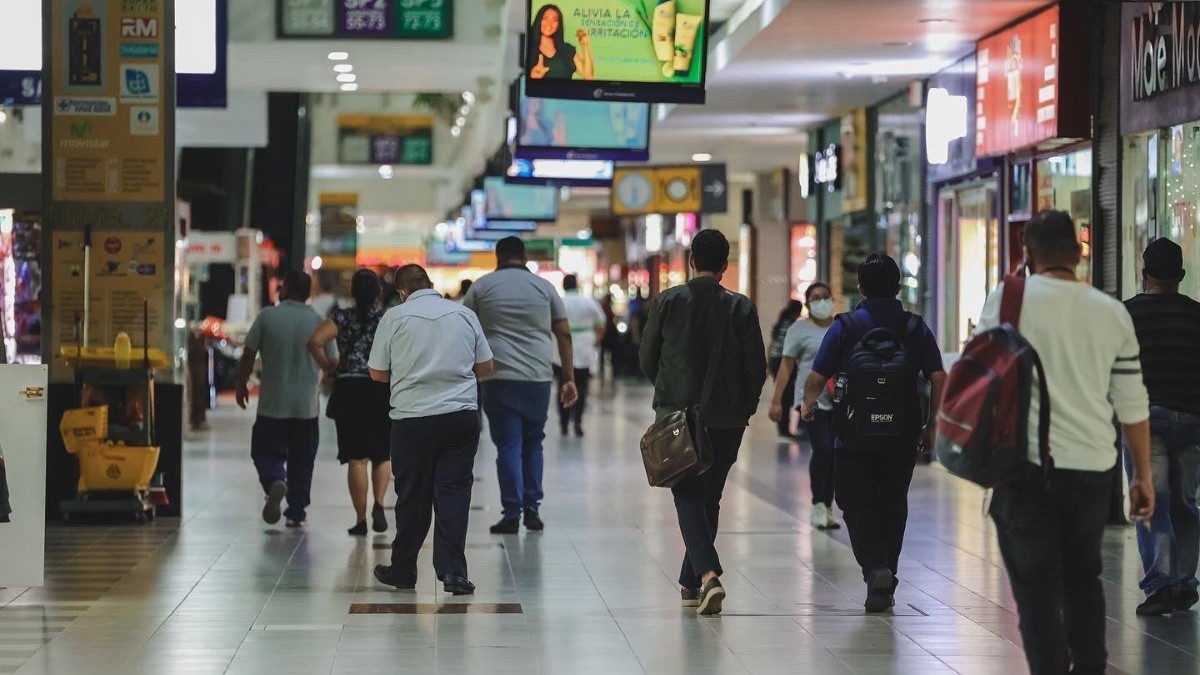 Imagen de personas dentro de la Terminal Terrestre de Guayaquil, en 2022. (Terminal Terrestre de Guayaquil)