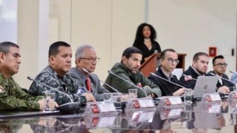 La rueda de prensa de las autoridades que informan sobre el operativo del feriado de noviembre. (Cortesía del ECU 911)