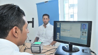 Foto referencial a trámites del registro civil. (Flickr)