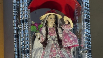 La imagen de la Virgen del Cisne, durante su retorno a la parroquia El Cisne de Loja. (Alejandra Sánchez/Televistazo)