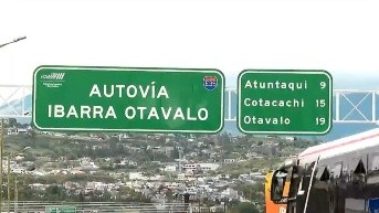 Imagen de la señalización por las vías en Imbabura. (Televistazo)