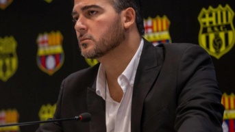 El presidente de Barcelona SC reclamó por el arbitraje del duelo ante la Universidad Católica. (Redes sociales)