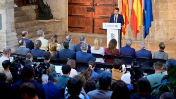 Carlos Mazón dimitió en la Sede del Gobierno. (JOSE JORDAN / AFP)