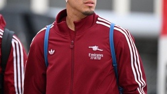 Piero Hincapié, jugador del Arsenal, viaja a Praga con el equipo por Champions League (Foto: Arsenal)