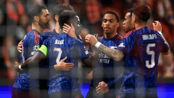 Jugadores del Arsenal celebra su victoria contra el Slavia Praga por la cuarta fecha de la Premier League (EFE)