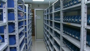 Estanterías vacías en hospitales. (Foto: Televistazo)