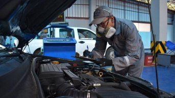 Proceso de revisión vehicular en Quito (QuitoInforma)