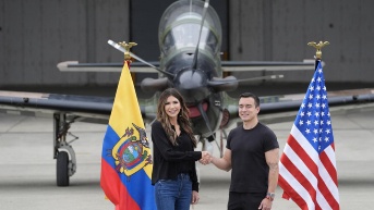 Kristi Noem, secretaria estadounidense de Seguridad Nacional, y el presidente de la República, Daniel Noboa. (AFP)