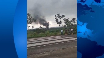 La aeronave terminó incendiándose. (Captura de video)