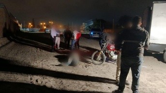 Paramédicos confirmaron la muerte de un presunto antisocial en el lugar. (Policía)