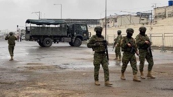 Exteriores de la cárcel de Machala la mañana de este domingo 9 de noviembre. (Captura de video)