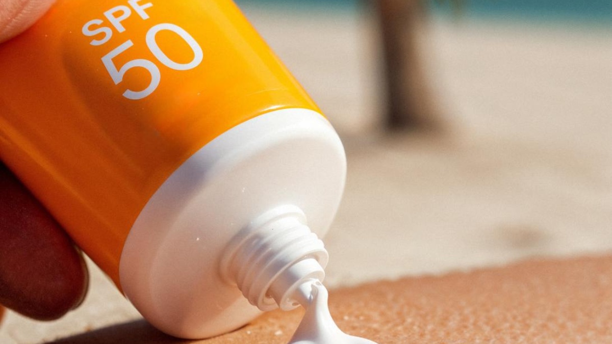 Foto referencia de un protector solar (Freepik)