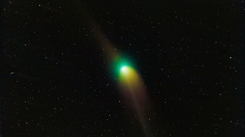 Foto referencia de un cometa colorido (Steve Busch [Unsplash])