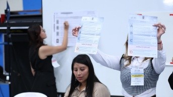 Imagen de un simulacro electoral del referéndum y consulta popular 2025, realizado el 9 de noviembre. (CNE)