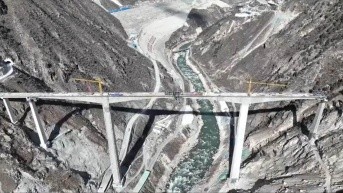 Así lucía el puente Hongqi antes de colapsar en China. (RRSS)