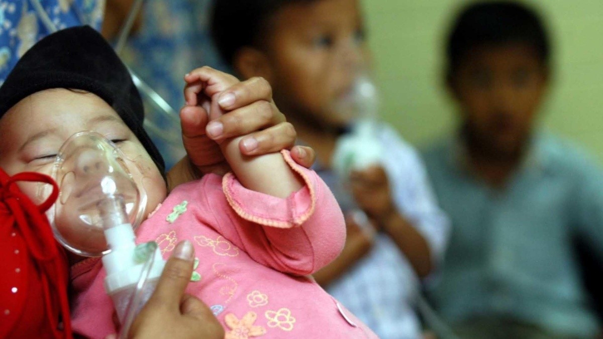 Menor recibiendo tratamiento (Internet)