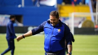 Juan Carlos Pérez volverá a dirigir a El Nacional en el último partido del segundo hexagonal. (API)