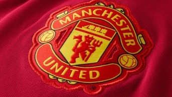 El Manchester United fue denunciado por un exempleado. (ARCHIVO)