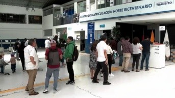 Imagen de archivo del Centro de Matriculación Vehicular Bicentenario en el norte de Quito. (Televistazo)