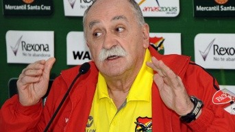 El entrenador de la selección de Bolivia, Xabier Azkargorta, falleció a sus 72 años. (AFP)