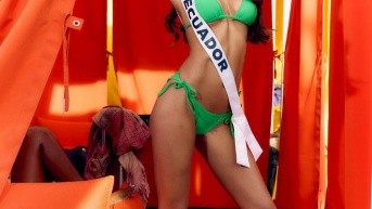 Nadia Mejía en la pasarela en traje de baño. (RRSS)