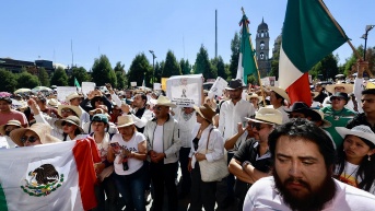 Ciudadanos mexicanos marchando en contra del gobierno de Claudia Sheinbaum. (Foto:  EFE)
