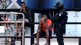 15 miembros de la red extorsiva de alias Negro Tulio fueron detenidos en Durán el sábado 15 de noviembre de 2025. (Archivo API)