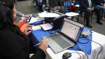 481 373 ecuatorianos están habilitados para votar en el exterior en la consulta popular y referéndum 2025. (CNE)