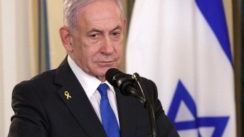 El primer ministro israelí, Benjamin Netanyahu, participa en una conferencia de prensa conjunta con el presidente de Estados Unidos, Donald Trump. (ALEX WONG / Getty Images via AFP)