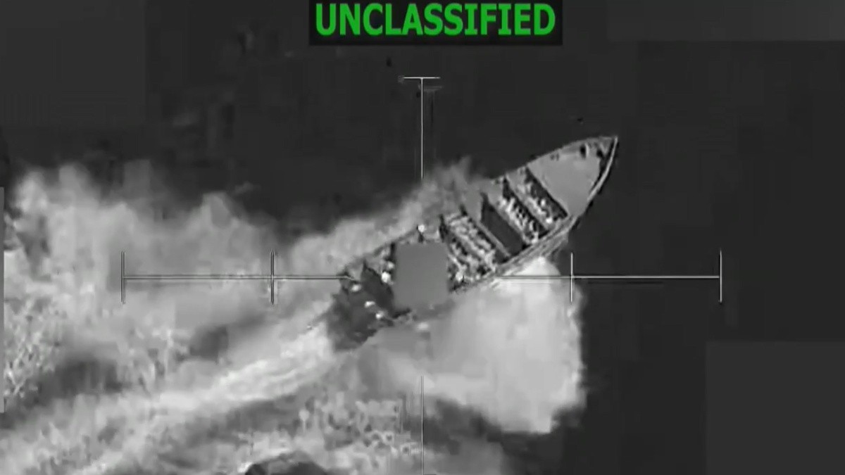 Lancha destruida por el Comando Sur de Estados Unidos. (Agencia EFE cedida por Comando Sur de EE UU)