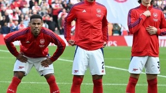 Arsenal recuperó a un zaguero pero perdió a otro por lesión. (REDES)