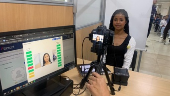 Una de las usuarias que acudió al Registro Civil el pasado fin de semana. (Cortesía del Registro Civil)