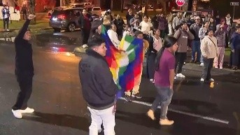 Imagen de los festejos por el No en la consulta popular 2025. (Televistazo)