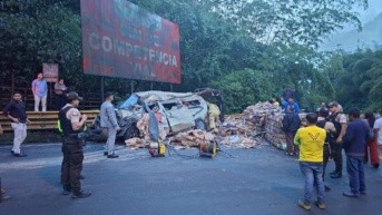 El siniestro ocurrió a la altura del kilómetro 72 de la vía Alóag- Santo Domingo. (Cortesía)