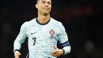 La Portugal de Cristiano Ronaldo quiere enfrentar a una selección que no sea de la UEFA. (EFE)