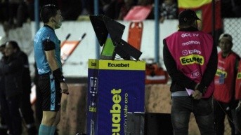 La FEF implementará el VAR para las semifinales del Ascenso Nacional. (API)
