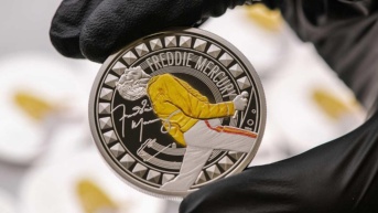 Moneda conmemorativa de Freddie Mercury (Royal Mint / EFE)
