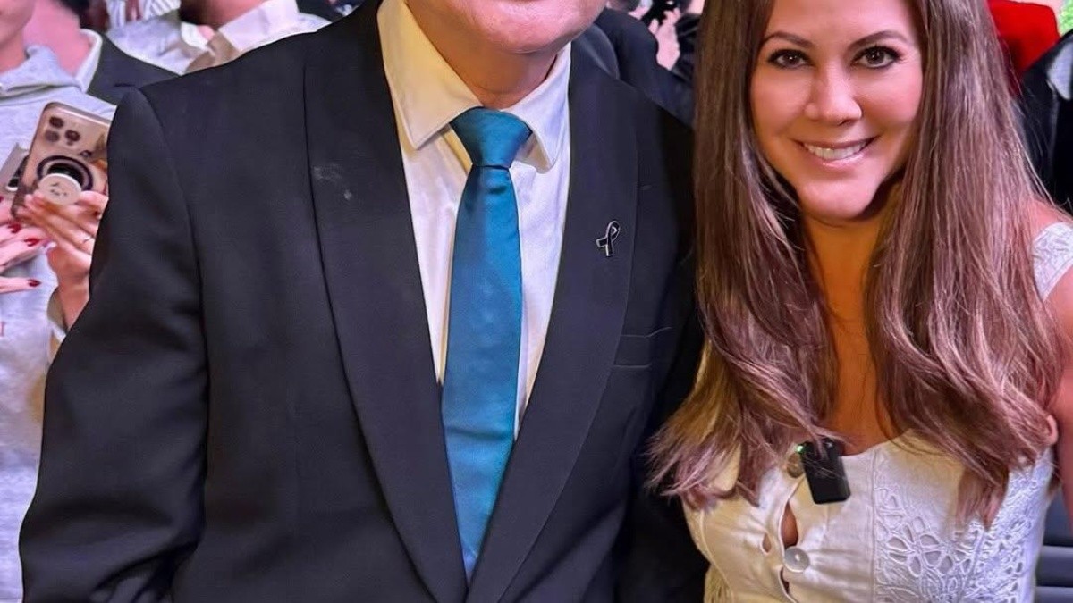 Denisse Molina y Nawat Itsaragrisil en Miss Universo 2025. (RRSS)