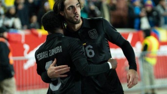 Leonardo Campana celebra su gol con la selección de ecuador contra Nueva Zelanda por amistoso de la Fecha de noviembre (Foto: La Tri)