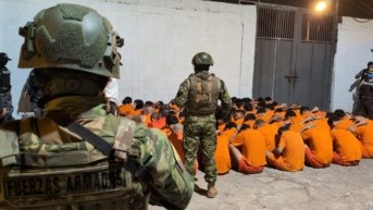 La institución militar aseguró que durante el traslado se había garantizado "el respeto irrestricto a los derechos humanos" de los presos. (Ejército)